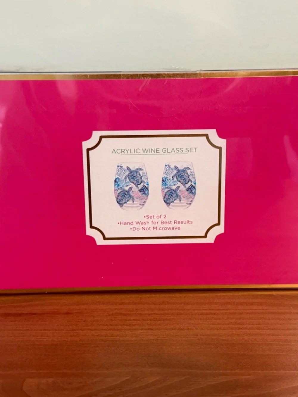 NWT Lilly Pulitzer Acrylic Wine Glass Set in Shell of a Party